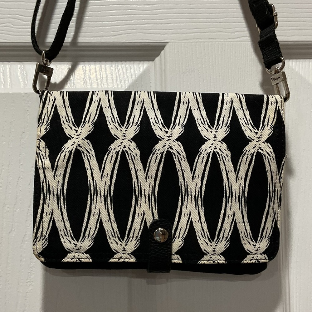 thirty-one small shoulder bag/purse with 3 separate pockets & adjustable strap